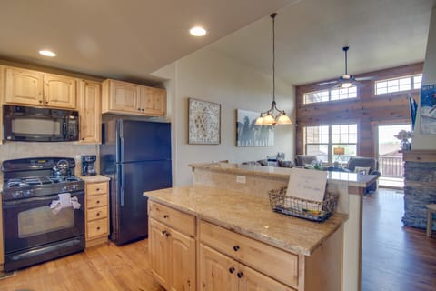 Winter Park Chalet w/ Hot Tub + Free Shuttle! Apartment in Fraser