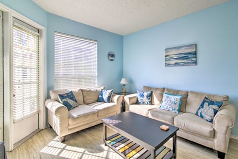 Corpus Christi Condo - Walk to Whitecap Beach! Apartment in North Padre Island