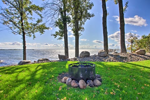 Waterfront Lake Mille Lacs Lodge w/ Deck + Grill! House in Mille Lacs Lake