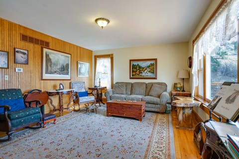 'Dragons Roost' Cabin w/ Sangre de Cristo Views! House in Colorado