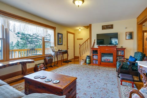 'Dragons Roost' Cabin w/ Sangre de Cristo Views! House in Colorado