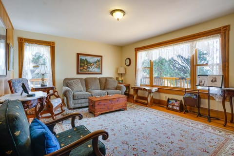 'Dragons Roost' Cabin w/ Sangre de Cristo Views! House in Colorado