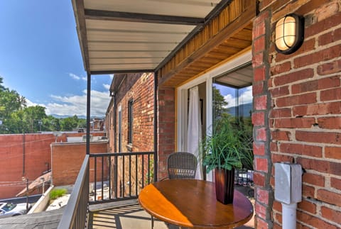 Modern Main St. Apt in Downtown Waynesville! Condo in Waynesville