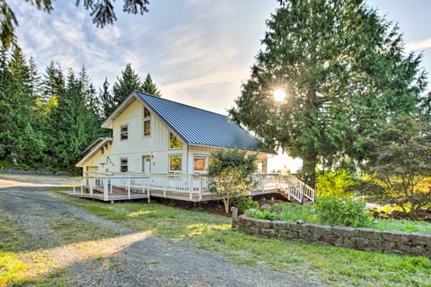 Hood Canal Home w/ Hot Tub - Bordering Olympic NP! Haus in Brinnon