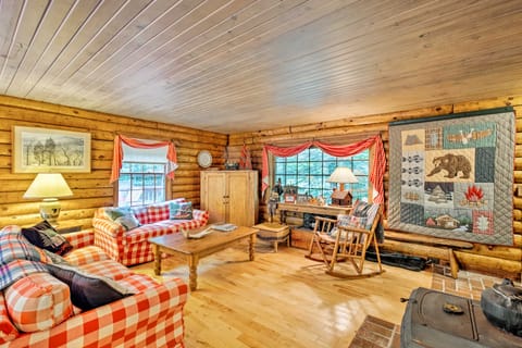 Private Wooded Cabin, 8 Mi to Sundance Ski & Town! House in Wilmington
