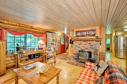 Private Wooded Cabin, 8 Mi to Sundance Ski & Town! House in Wilmington