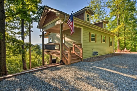 Hiawassee Home w/ Views <1 Mi to Lake Chatuge House in Chatuge Lake