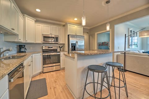 Grand Haven Condo: Walk to Lake + Pool Access! Appartement in Grand Haven