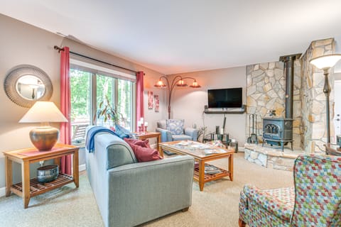 Cozy Hideaway w/ Grill, 17 Mi to Asheville House in Black Mountain