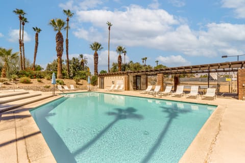 Resort-Style Palm Springs Townhome w/ Pool Access Apartment in Cathedral City