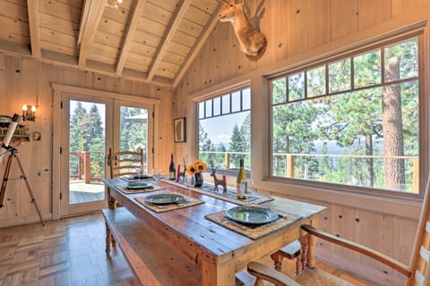 'Old Tahoe' Brockway Lodge w/Hot Tub & Lake Views! House in Brockway