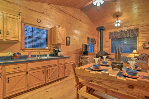 Hochatown Hideaway w/ Hot Tub, Grill & Fire Pit! House in Broken Bow