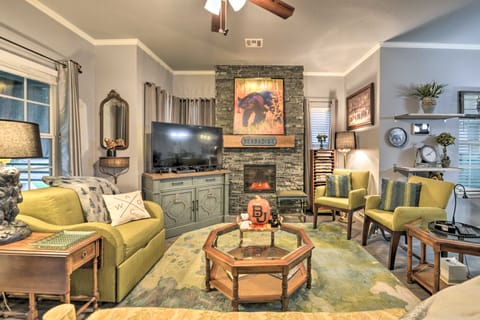 'Bearadise Bungalow' ~ 2 Mi to Magnolia Market! Cottage in Waco