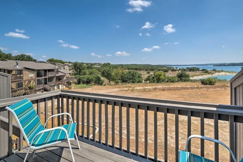 Waterfront Lake Travis Home w/ Pool Access! Apartment in Point Venture