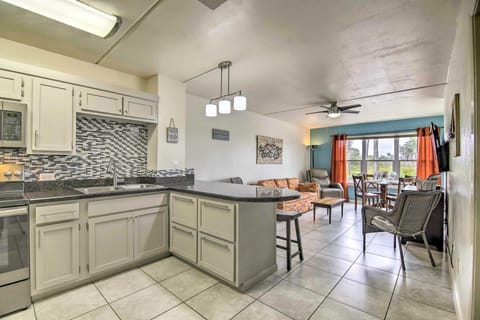 Beach Haven w/ Shared Amenities - Steps to Beach! Apartment in South Padre Island