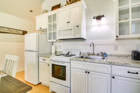 Ranch Cabin w/ Decks, 10 Mi to Fredericksburg House in Rio Grande