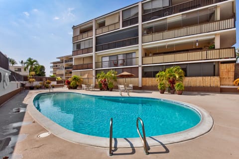 Hawaii Haven - Steps from Lush Local Beaches! Apartment in Holualoa