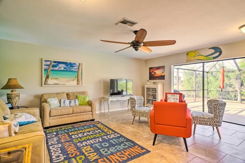 Pet-Friendly Fort Myers Home w/ Patio & Grill! Casa in Lochmoor Waterway