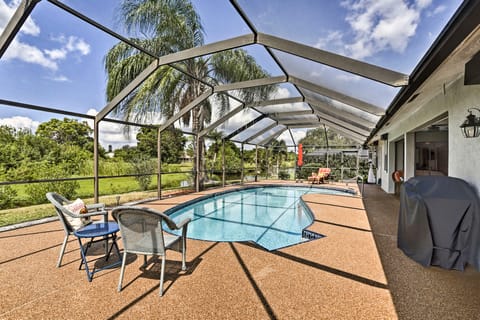 Fort Myers Home w/ Pvt Pool, 16mi to Beach! Haus in Lochmoor Waterway