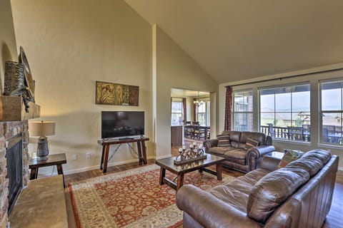 Deluxe Granby Ranch Hillside Home: Private Hot Tub House in Granby