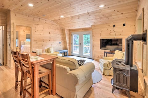 Cozy Apt w/ Deck, ~ 5 Miles to Acadia Nat'l Park! Appartement in Northeast Harbor