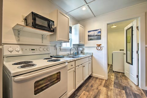 Pet-Friendly Canyon Lake Studio: Fish, Boat, Relax Cottage in Canyon Lake