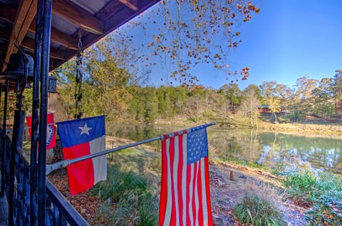 Riverfront Getaway w/ Treehouse, Kayaks & Deck! House in Current River