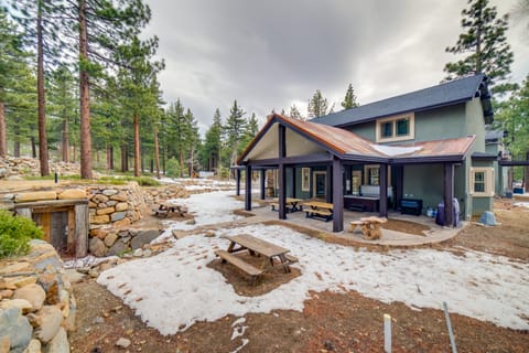 Sleek Reno-Lake Tahoe Retreat, 4 Mi to Ski Mt Rose House in Sierra Nevada