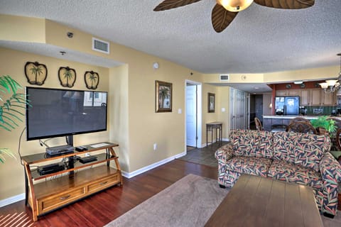 Myrtle Beach Seaside Escape w/ Beach + Pool Access Apartment in Crescent Beach