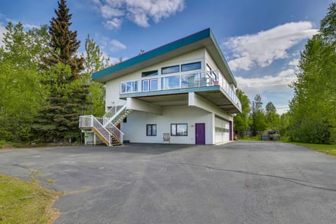 Spacious Family Home w/ Deck + Million-Dollar View House in Anchorage