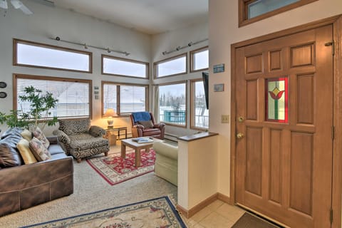 Spacious Family Home w/ Deck + Million-Dollar View House in Anchorage