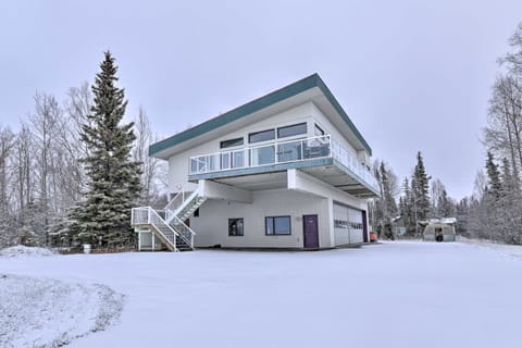 Spacious Family Home w/ Deck + Million-Dollar View House in Anchorage