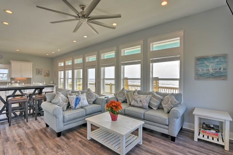 ‘Crystal Tides’ - Stunning Home w/Oceanfront Views House in Bolivar Peninsula