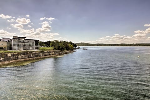 Lakefront Getaway - Proximity to Marina & Fishing! Appartement in Branson