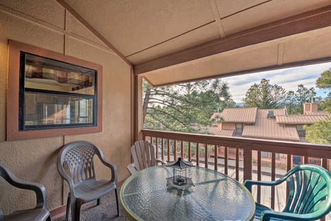 Spacious Ruidoso Retreat w/ Hot Tub & 2 Kitchens! Apartment in Ruidoso