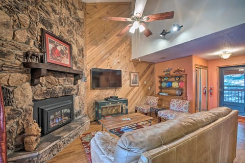 Spacious Ruidoso Retreat w/ Hot Tub & 2 Kitchens! Apartment in Ruidoso