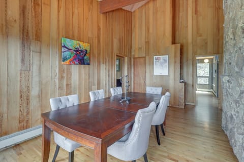 Panoramic Mountain-View Retreat w/ Hot Tub + Deck! House in Granby