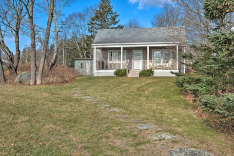 ‘Paul’s Cottage’ in Tenants Harbor, 1 Min to Shore Casa rural in Tenants Harbor