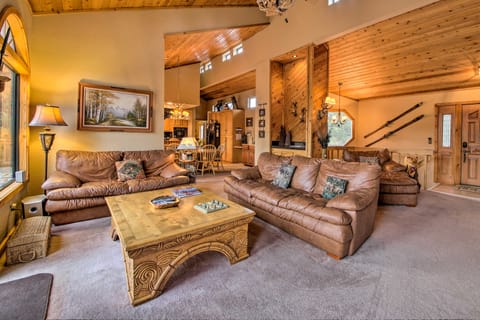 Hike, Ski, Fish: Big Bear Lake Lodge w/ Deck House in Big Bear