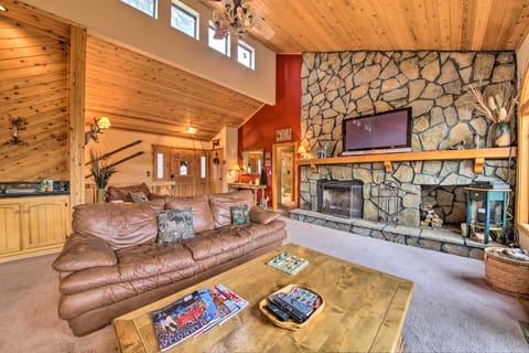 Hike, Ski, Fish: Big Bear Lake Lodge w/ Deck House in Big Bear