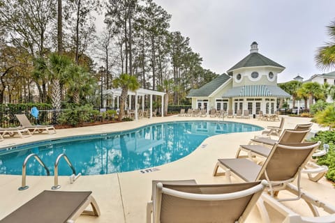Golf & Beach Retreat - River Oaks Resort Amenities Condo in Carolina Forest