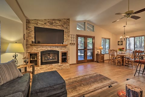Mountain Getaway w/ BBQ - 5 Mins to Hike & Golf! Haus in Munds Park