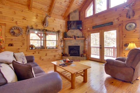 Secluded Smoky Mountain Cabin w/ Wraparound Deck! House in Cosby