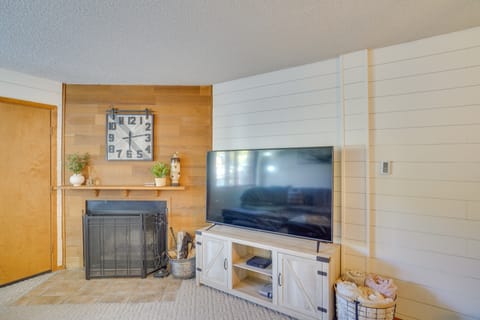 Mountainside Paradise: Ski-In/Ski-Out Resort Condo Apartment in Brian Head