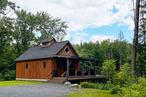 Newly Built Cabin w/ Hot Tub - 16 Mi to Stowe Mtn! House in Morristown