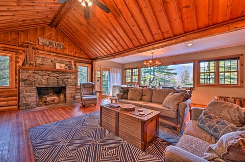 Log Cabin in Wilmington w/ Hot Tub Near Skiing! House in Wilmington