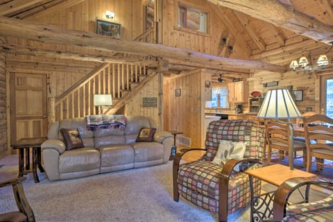 Picturesque Log Cabin in Estes Park: 9 Mi. to RMNP House in Estes Park