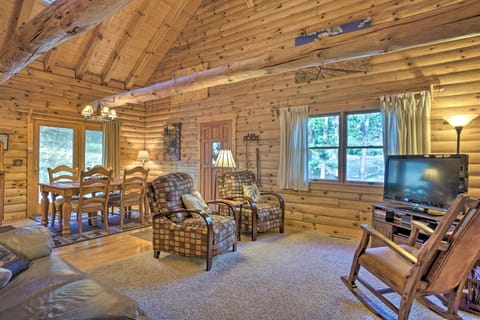 Picturesque Log Cabin in Estes Park: 9 Mi. to RMNP House in Estes Park