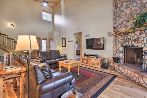 Cozy High Country Log Cabin: Hike, Fish, Golf, Ski House in Pinetop-Lakeside