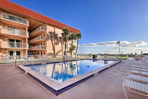 Sunny Cocoa Beach Condo: Balcony & Community Pool Apartment in Seacrest Beach